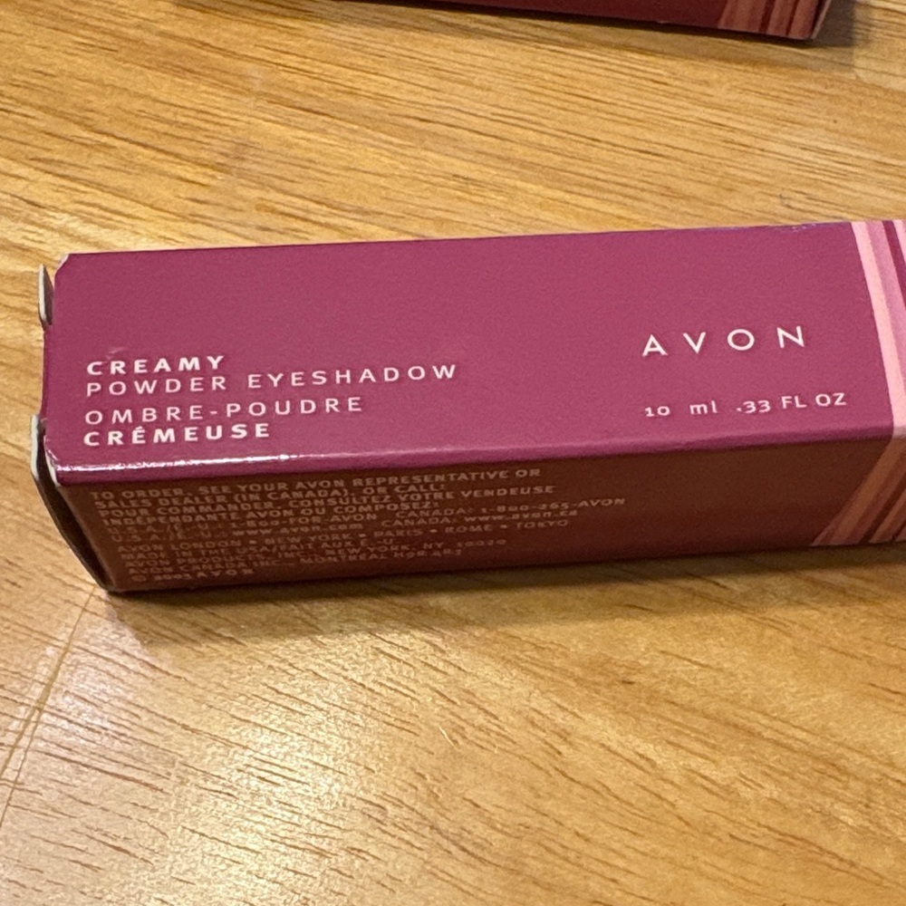 Avon Creamy Powder Eyeshadow lilac frost
